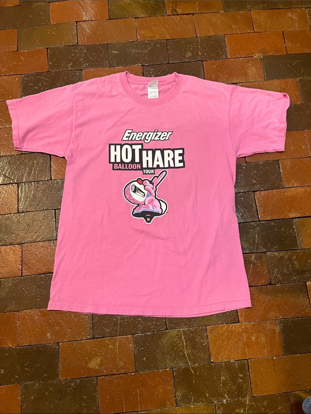 Vintage 1990s Energizer Bunny Tour Staff pink GILDAN LARGE short sleeve Tee 3194